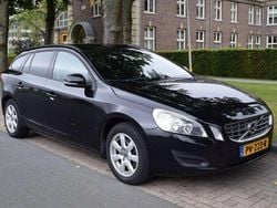 Schwarz Gebraucht 2013 Volvo V60 R-Design Kombi | 6.999 € (Guter Preis)