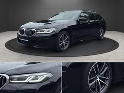 Saphirschwarz Gebraucht 2021 BMW 530e M Sport Kombi | 25.799 € (Guter Preis)