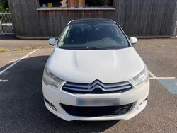 Weiß Gebraucht 2011 Citroën C4 Limousine | 3.000 €