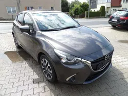 Grau Gebraucht 2017 Mazda 2 Center-Line Limousine | 9.999 € (Guter Preis)