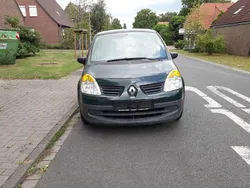 Grün Gebraucht 2005 Renault Modus Van / Kleinbus | 1.800 € (Fairer Preis)