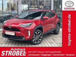 Karminarot metallic Neu 2025 Toyota Yaris Cross SUV | 27.980 €