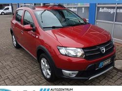 Rot Gebraucht 2016 Dacia Sandero Prestige Limousine | 8.499 € (Fairer Preis)