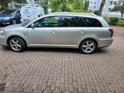 Grau Gebraucht 2006 Toyota Avensis Kombi | 1.799 €