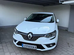 Weiß Gebraucht 2016 Renault Mégane III Intens Limousine | 11.000 € (Fairer Preis)