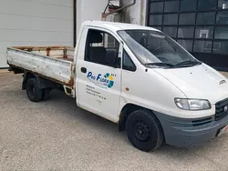 Weiß Gebraucht 2004 Hyundai H-1 Van / Kleinbus | 3.700 €