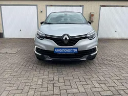 Grau d69 + schwarz gne Gebraucht 2019 Renault Captur Bose Edition SUV | 14.999 € (Fairer Preis)
