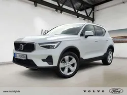 Snow / metallic (metallic) Gebraucht 2023 Volvo XC40 Core SUV | 34.610 € (Teuer)