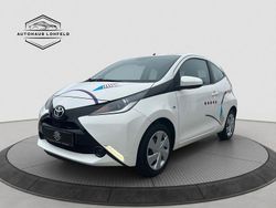 Weiß Gebraucht 2017 Toyota Aygo X-play Kleinwagen | 4.900 € (Fairer Preis)