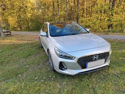 Silber Gebraucht 2017 Hyundai i30 Premium Limousine | 13.900 € (Fairer Preis)