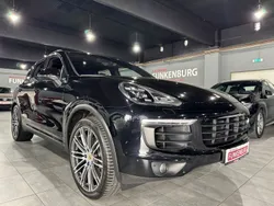 Tiefschwarzmetallic Gebraucht 2015 Porsche Cayenne Chrono SUV | 34.900 € (Teuer)