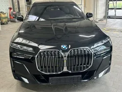 Grau Gebraucht 2024 BMW 740 M Sport Limousine | 99.900 € (Teuer)
