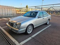 Silber Gebraucht 1997 Mercedes 240 Limousine | 4.999 €