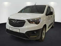 Weiss Gebraucht 2024 Opel Combo-e Life Basis Van / Kleinbus | 29.890 € (Etwas zu teuer)
