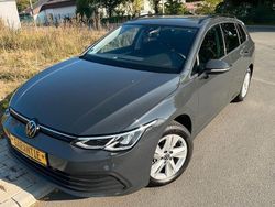 Grau Gebraucht 2024 VW Golf VIII Life Limousine | 23.490 € (Guter Preis)
