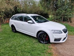 Weiß Gebraucht 2016 Skoda Octavia vRS Kombi | 13.800 €