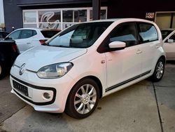 Weiß Gebraucht 2015 VW up! CLUB Kleinwagen | 6.990 € (Fairer Preis)