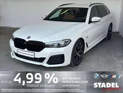 Alpinweiss uni Gebraucht 2022 BMW 530e M Sport Kombi | 35.379 € (Fairer Preis)