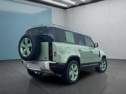 Grün Gebraucht 2024 Land Rover Defender SUV | 87.399 € (Teuer)