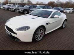 Stratus white metallic Gebraucht 2017 Aston Martin V8 Coupé | 83.990 € (Etwas zu teuer)