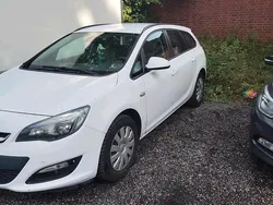 Weiß Gebraucht 2016 Opel Astra Kombi | 5.900 € (Teuer)