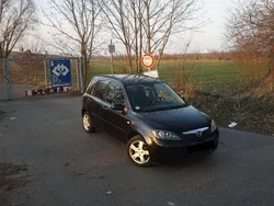 Schwarz Gebraucht 2003 Mazda 2 Limousine | 2.200 € (Fairer Preis)