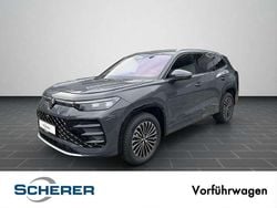 Delfingrau metallic (metallic) Gebraucht 2025 VW Tayron R-line SUV | 52.530 € (Superpreis)