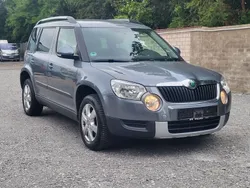 Grau Gebraucht 2013 Skoda Yeti Plus Edition SUV | 3.990 €