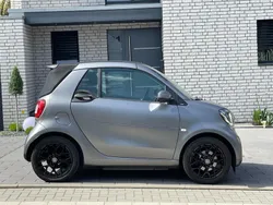 Grau Gebraucht 2017 Smart ForTwo Cabrio Cabrio | 14.444 € (Teuer)