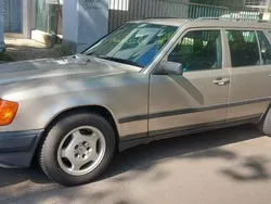 Andere außenfarben Gebraucht 1989 Mercedes 230 Kombi | 3.900 €