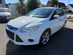 Weiß Gebraucht 2014 Ford Focus Ambiente Kombi | 5.900 € (Fairer Preis)