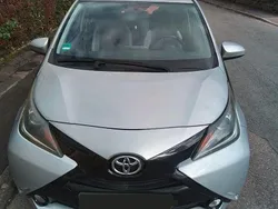 Silber Gebraucht 2015 Toyota Aygo X-clusiv Kleinwagen | 8.900 € (Fairer Preis)