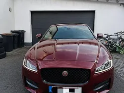 Rot Gebraucht 2016 Jaguar XF R-Sport Limousine | 16.400 €