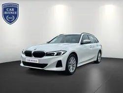 Weiß (alpinweiss iii (weiß)) Gebraucht 2024 BMW 318 Shadowline Kombi | 33.950 € (Guter Preis)