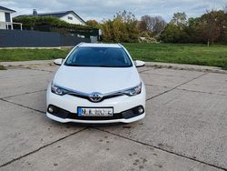 Weiß Gebraucht 2016 Toyota Auris Touring Sports Executive Kombi | 11.550 € (Fairer Preis)