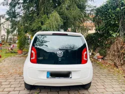 Weiß Gebraucht 2016 VW up! Kleinwagen | 6.950 € (Fairer Preis)