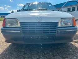 Weiß Gebraucht 1986 Opel Kadett Coupé | 2.000 €