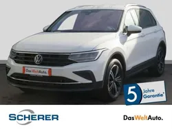 Oryxwhite perlmutteffekt Gebraucht 2022 VW Tiguan Life SUV | 38.690 €