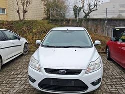 Weiß Gebraucht 2010 Ford Focus Limousine | 1.300 € (Superpreis)
