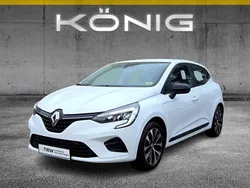 Weiß Gebraucht 2023 Renault Clio V Equilibre Limousine | 13.777 € (Fairer Preis)