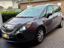 Grau Gebraucht 2016 Opel Zafira Tourer Van / Kleinbus | 12.500 € (Etwas zu teuer)
