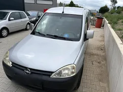 Grau Gebraucht 2005 Opel Combo Van / Kleinbus | 1.900 €