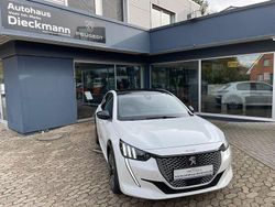 Perlmutt weiß Gebraucht 2021 Peugeot e-208 GT Kleinwagen | 17.490 € (Fairer Preis)