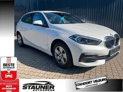 Mineralweißmetallic Gebraucht 2023 BMW 118 Advantage Kleinwagen | 22.600 € (Guter Preis)