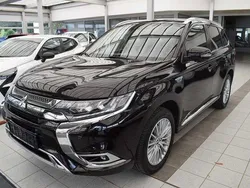 Rubinschwarz Gebraucht 2019 Mitsubishi Outlander P-HEV Intro Edition SUV | 20.990 € (Fairer Preis)