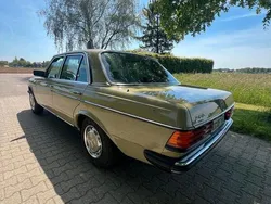 Grün Gebraucht 1983 Mercedes 200 Limousine | 6.450 €
