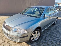 Silber Gebraucht 2004 Skoda Octavia Elegance Limousine | 1.399 € (Superpreis)
