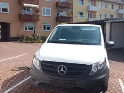 Weiß Gebraucht 2023 Mercedes Vito Van / Kleinbus | 21.990 €