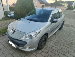 Grau Gebraucht 2010 Peugeot 206 Limousine | 1.700 € (Fairer Preis)