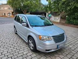 Silber Gebraucht 2010 Chrysler Town & Country Limited Van / Kleinbus | 7.399 €